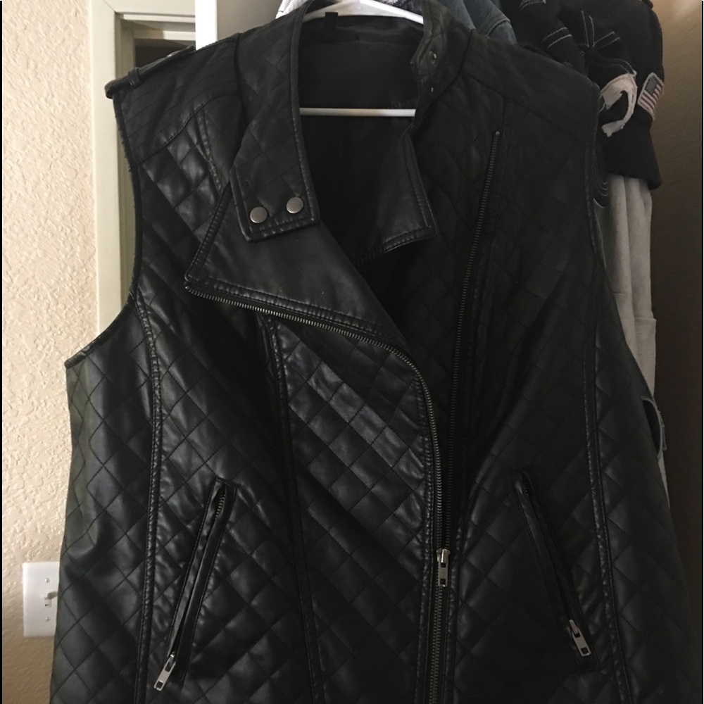 Beautiful Pleather best. 1X.